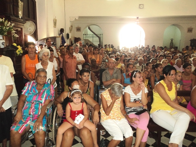 Misa celebrada por Mons. Juan de Dios en Aguacate